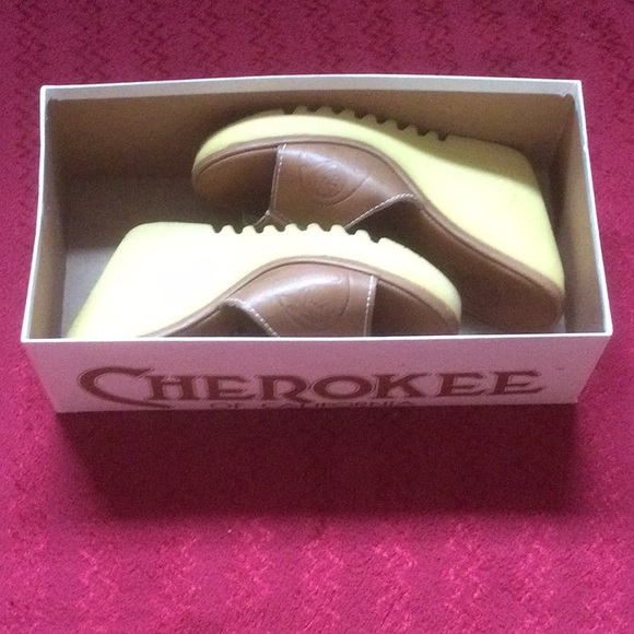 Cherokee Leather Wedge Shoes - Picture 4 of 5